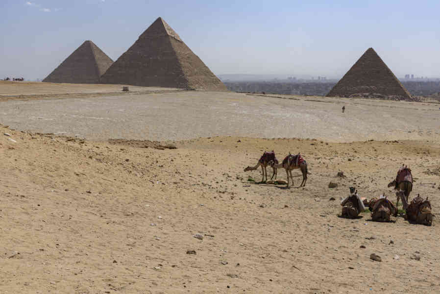 Egipto 001 - necrópolis de El Giza - pirámides.jpg